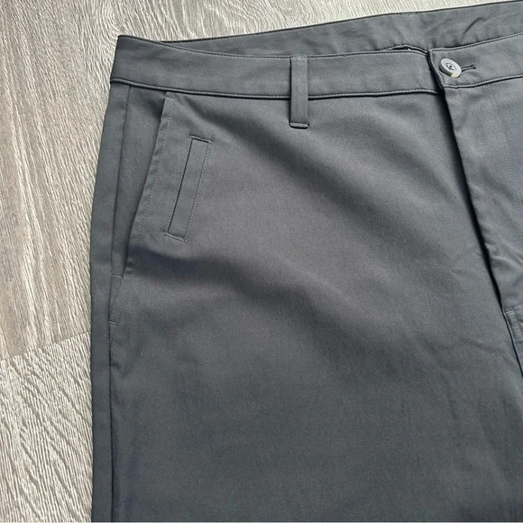 Vuori Men's meta athletic slim fit Pants